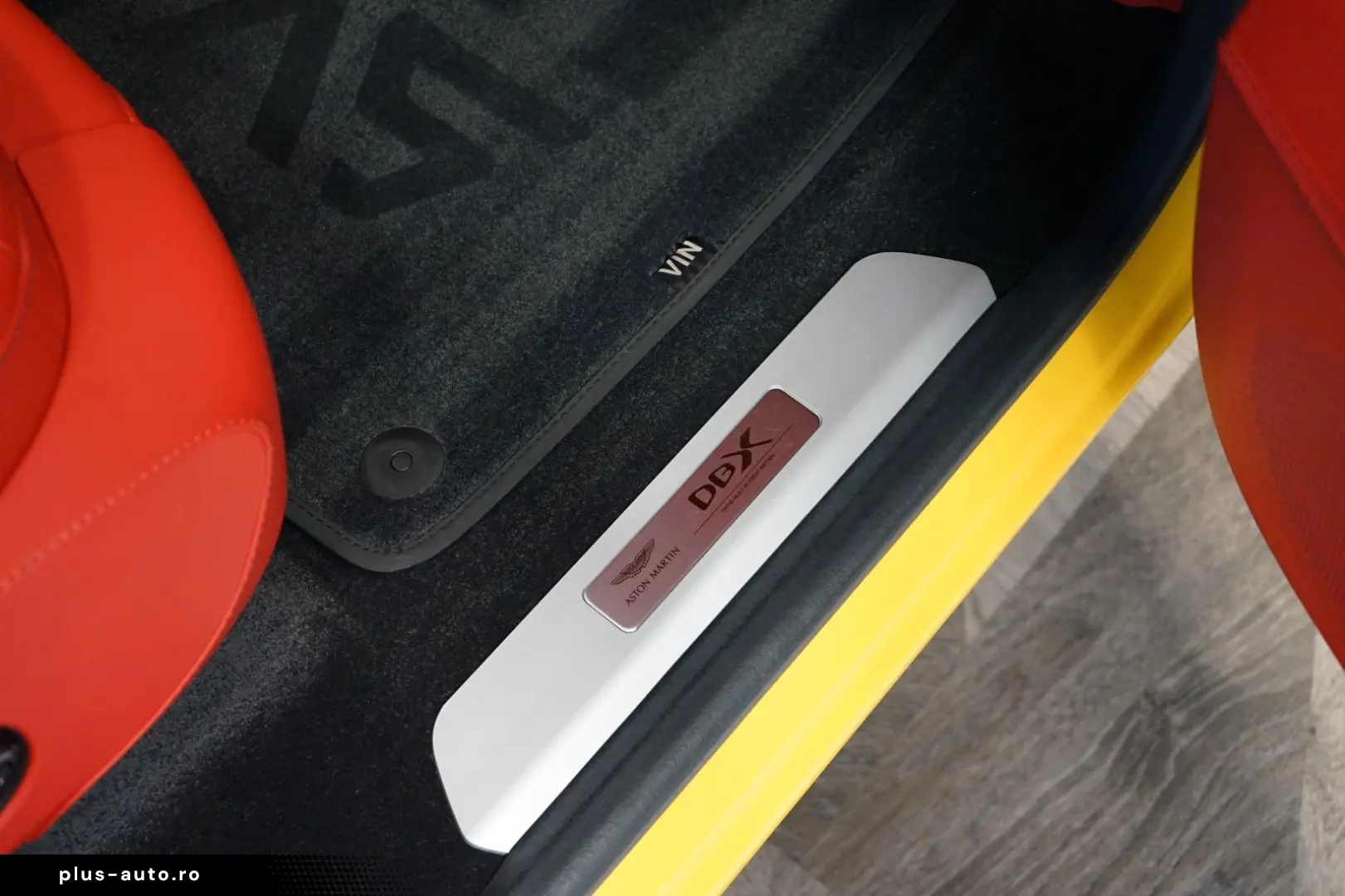 ASTON MARTIN DBX707 CERAMIC BLACK