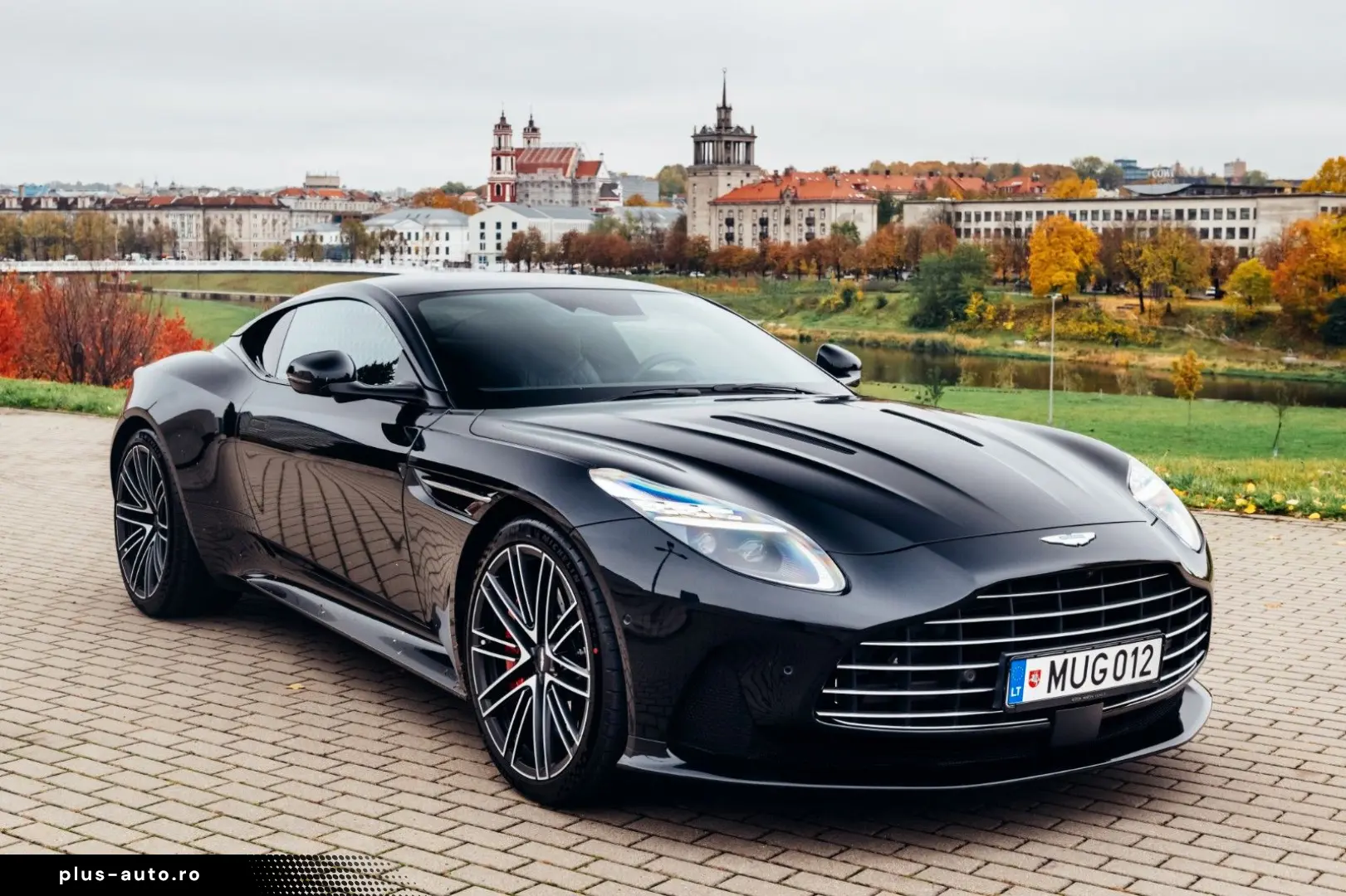 ASTON MARTIN DB12