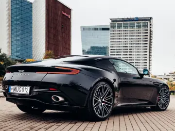 ASTON MARTIN DB12