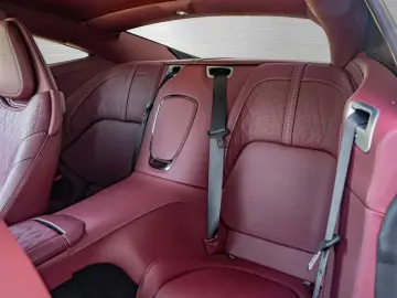 ASTON MARTIN DB12 V8 Coupe