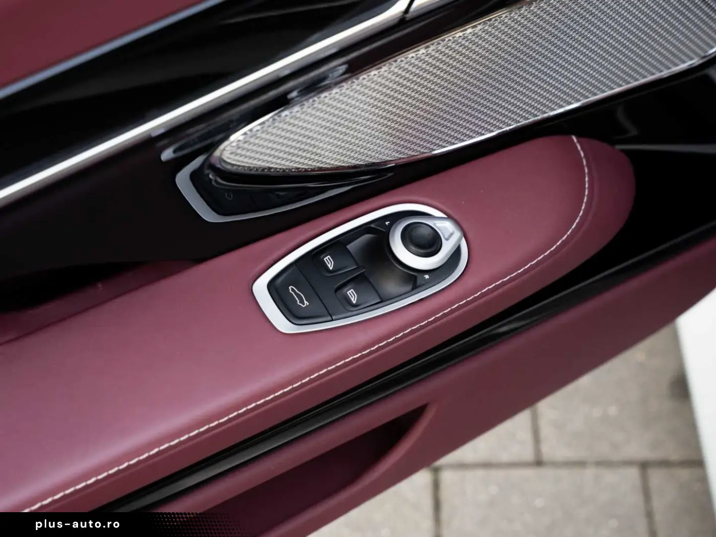 ASTON MARTIN DB12 V8 Coupe