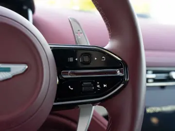 ASTON MARTIN DB12 V8 Coupe