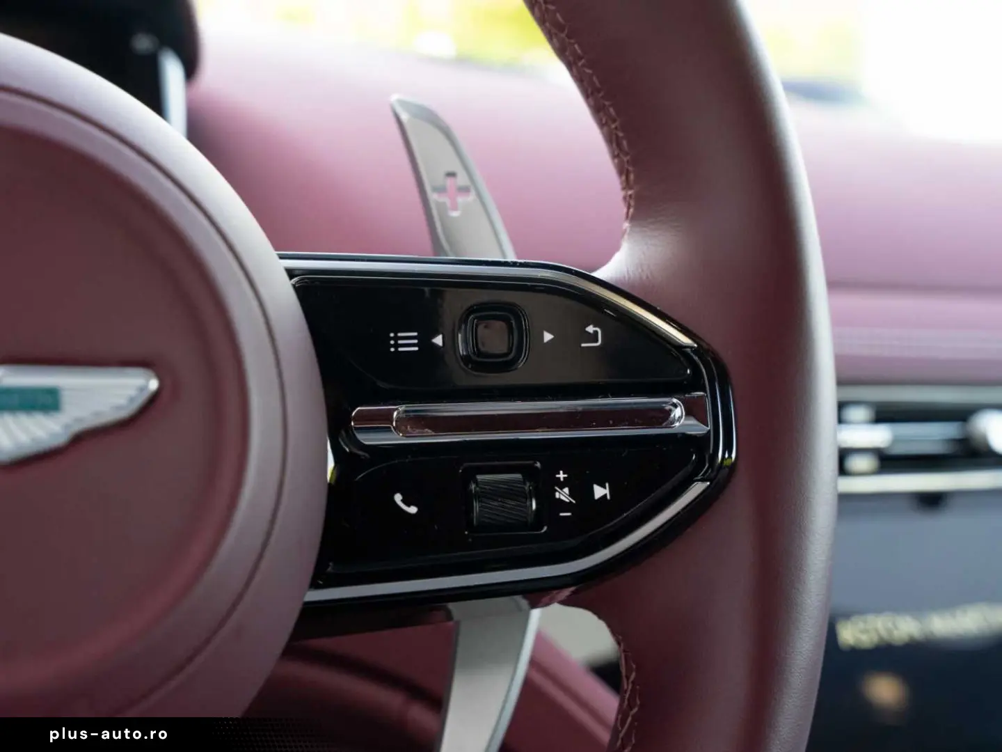 ASTON MARTIN DB12 V8 Coupe