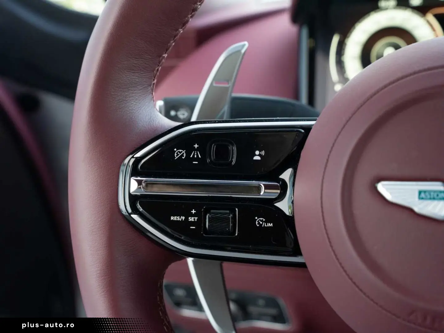 ASTON MARTIN DB12 V8 Coupe