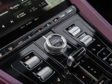 ASTON MARTIN DB12 V8 Coupe