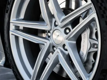 ASTON MARTIN DB12 V8 Coupe