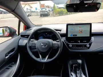 TOYOTA Corolla TS 2 0 Hybrid  Teamplayer  TEC-Paket