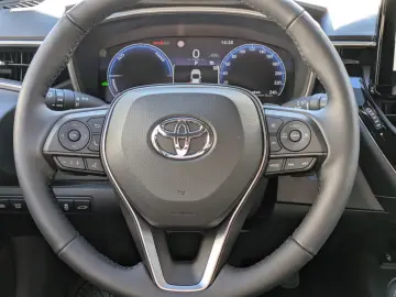 TOYOTA Corolla TS 2 0 Hybrid  Teamplayer  TEC-Paket