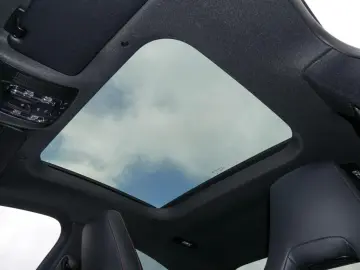 MERCEDES-BENZ CLA 250 e Coupé AMG DISTR PANO KEYL MEMORY KAM