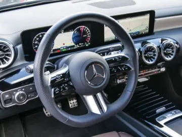 MERCEDES-BENZ CLA 250 e Coupé AMG NIGHT DISTR KAM LE&hellip;