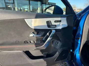 MERCEDES-BENZ A 220 4MATIC Limousine AMG Line Navi P…