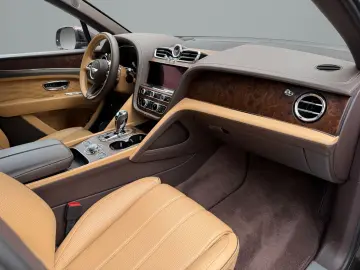 BENTLEY Bentayga V8 EWB Azure FIRST EDITION