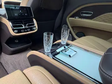 BENTLEY Bentayga V8 EWB Azure FIRST EDITION