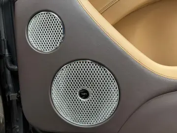 BENTLEY Bentayga V8 EWB Azure FIRST EDITION