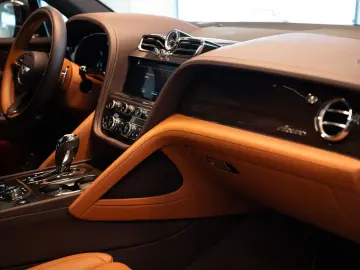 BENTLEY Bentayga 4.0 V8 Azure 2-Tone