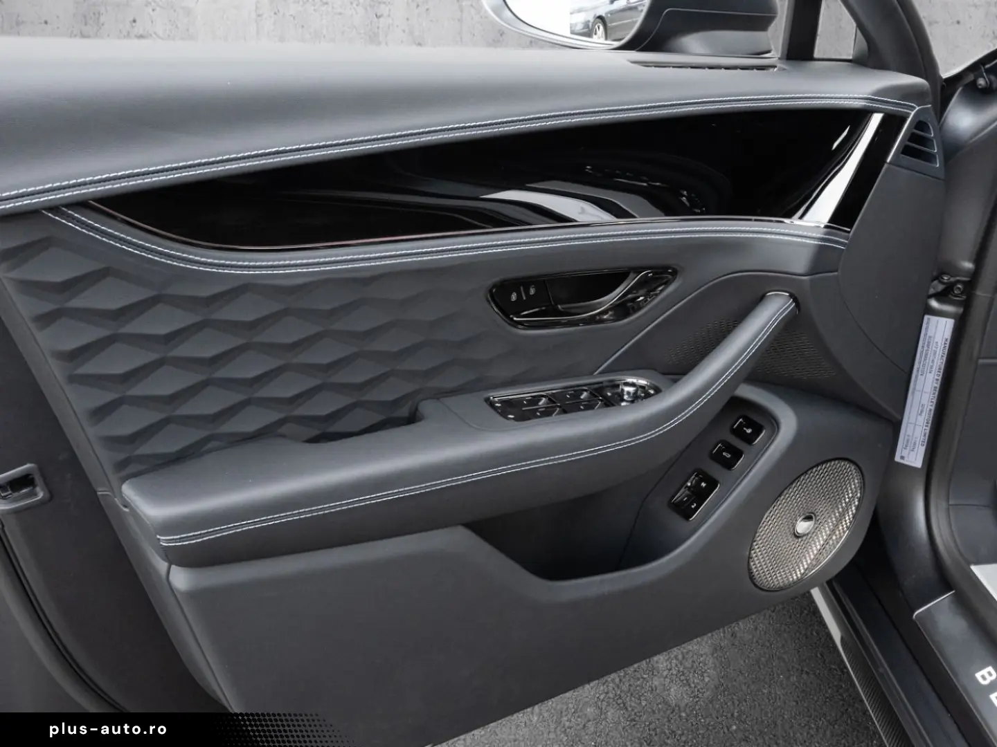 BENTLEY Flying Spur Speed Rear Entertainment  Dark Chrom