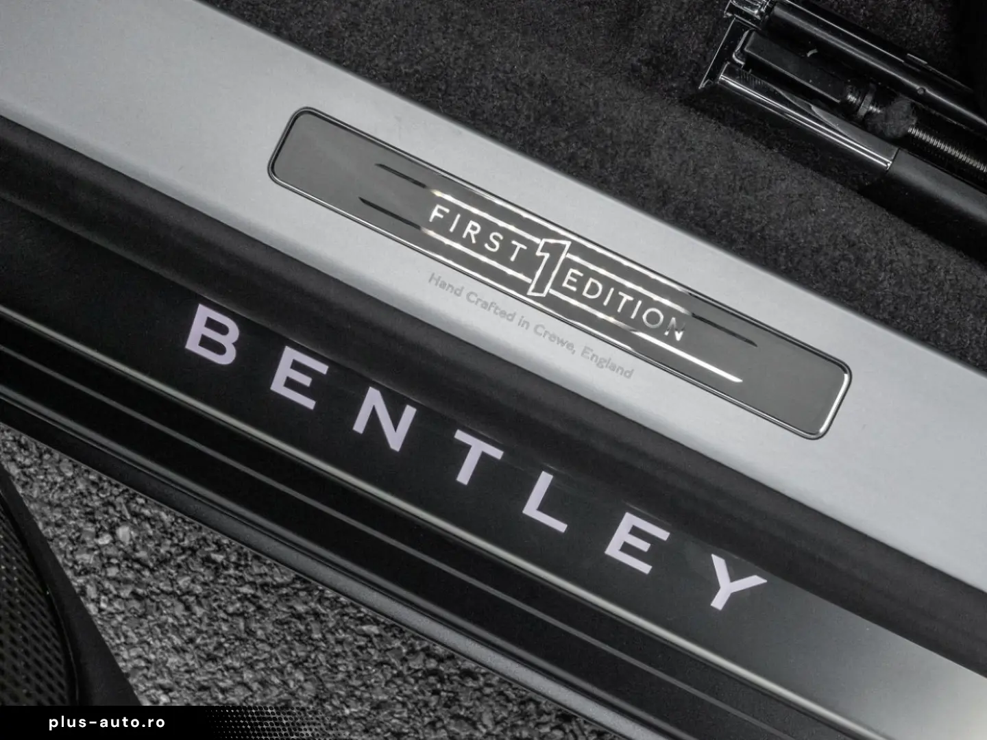 BENTLEY Flying Spur Speed Rear Entertainment  Dark Chrom