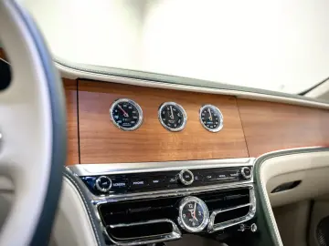 BENTLEY Flying Spur 2.9 V6 Hybrid Azure ROTATING NAIM FL