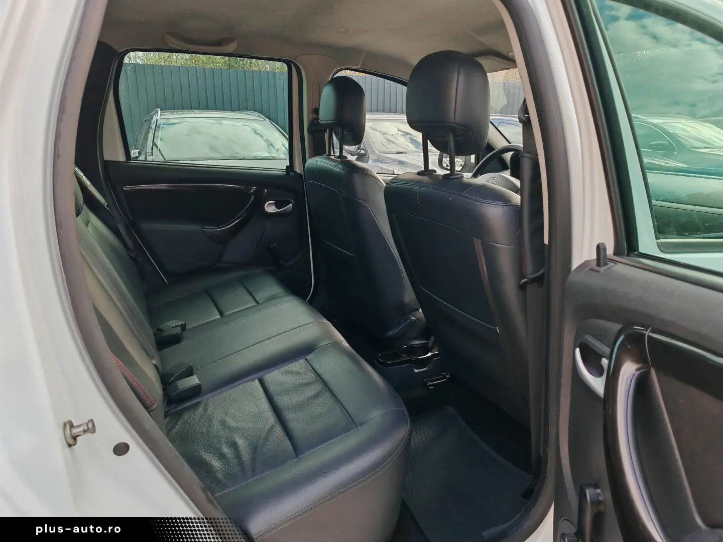 Dacia Duster 1.6i    Vindem in Rate Avans Zero cu Buletinul