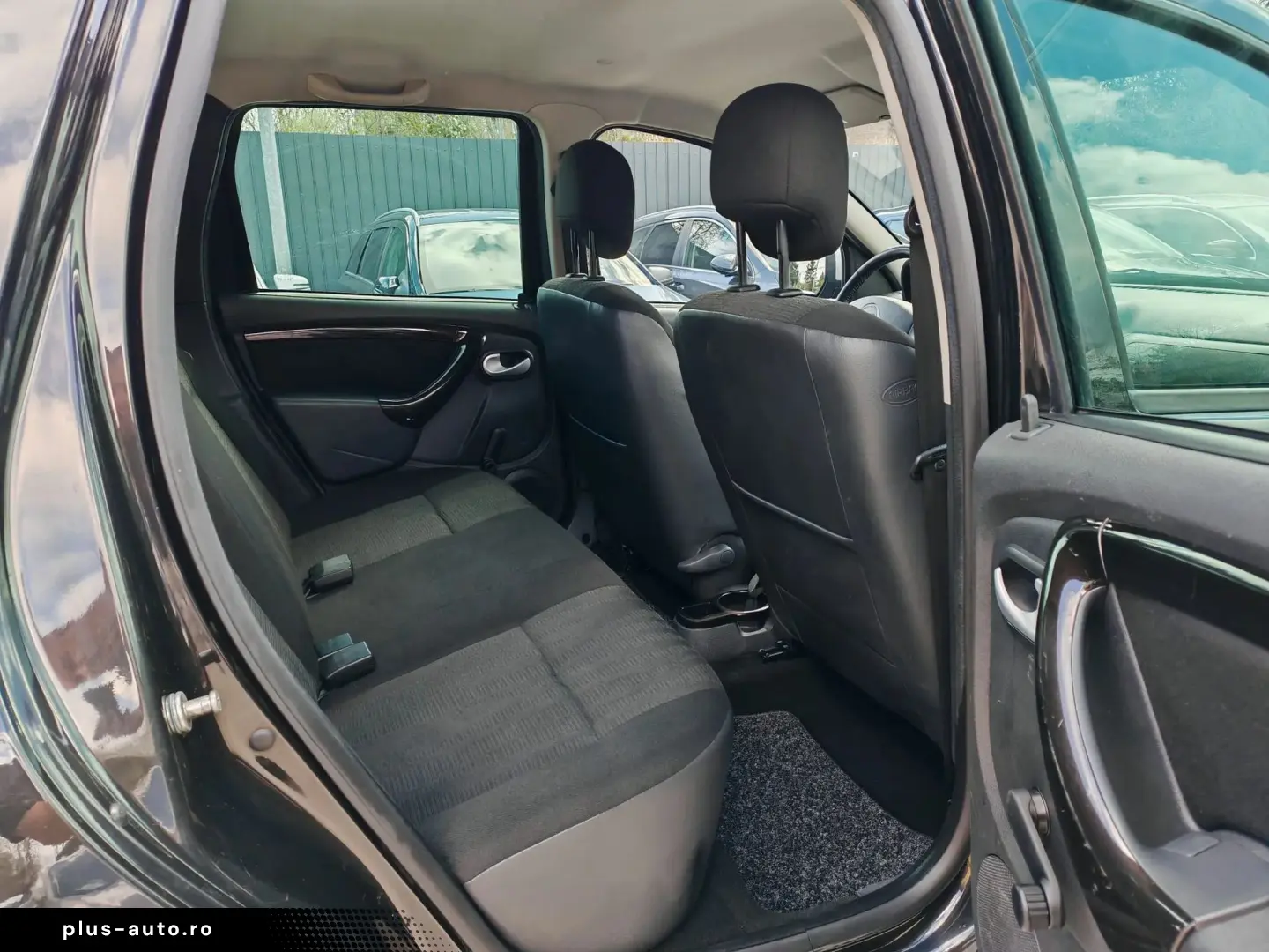 Dacia Duster 1.6i    Vindem in Rate Avans Zero cu Buletinul