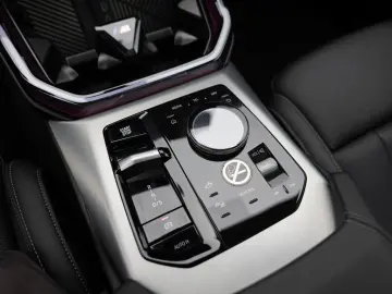 BMW X3 50i xDrive AHK STANDHZ PANO 360  LED NAVI M