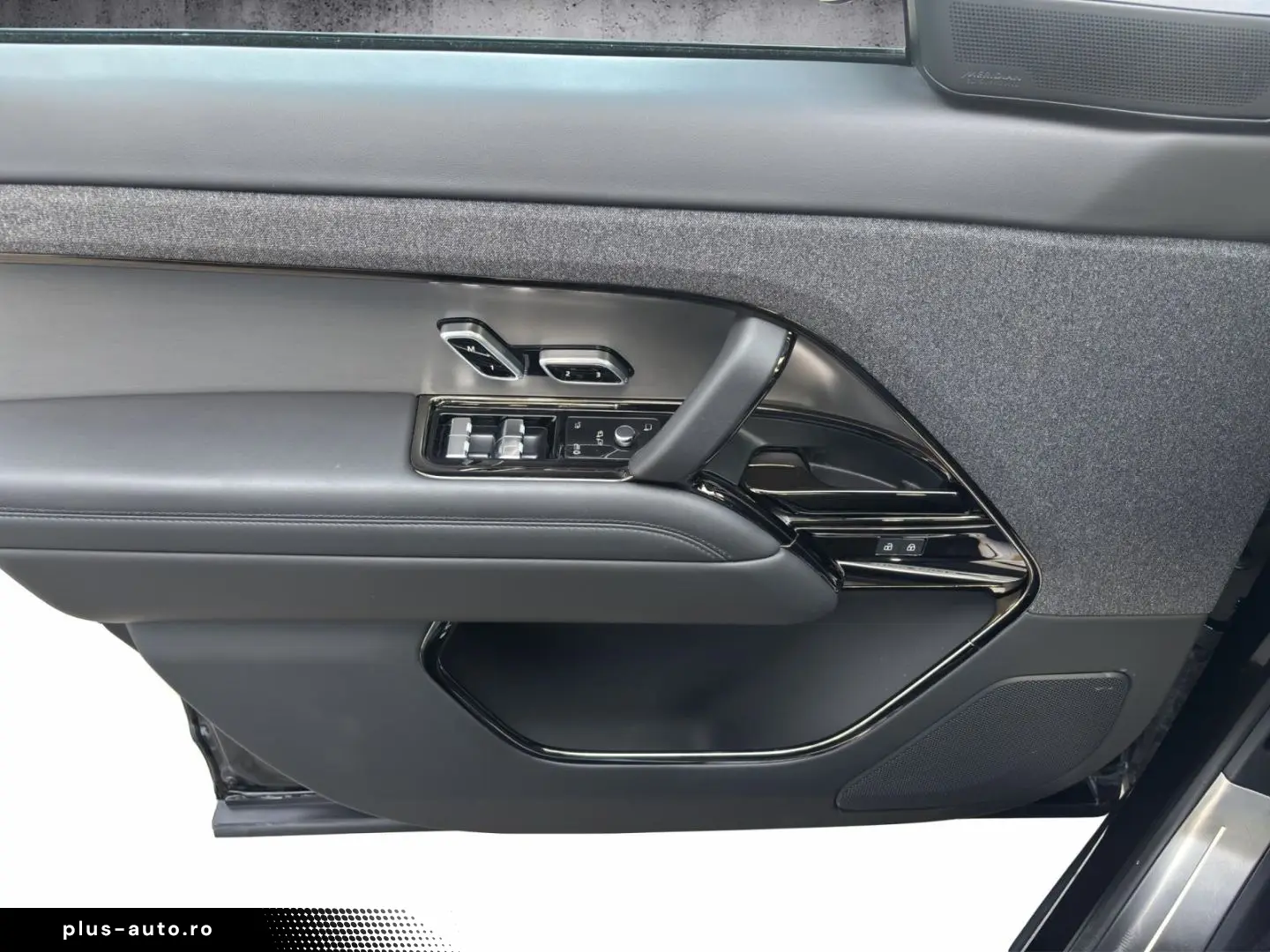 LAND ROVER Range Rover Sport D300 Dynamic HSE el. AHK Pano