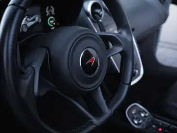 MCLAREN 570S Spider  Lift-el. Sitze-Kamera-B&W