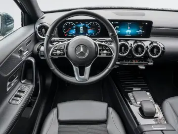 MERCEDES-BENZ A 200 PROGRESSIVE PANORAMA KAMERA BUSINESS