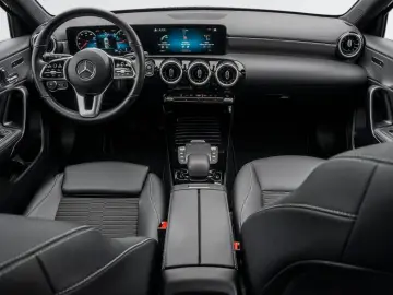 MERCEDES-BENZ A 200 PROGRESSIVE PANORAMA KAMERA BUSINESS