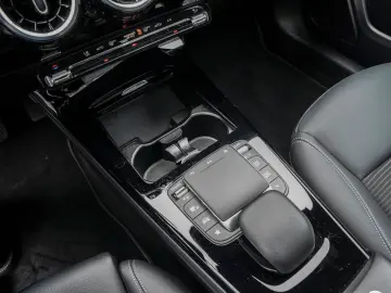 MERCEDES-BENZ A 200 PROGRESSIVE PANORAMA KAMERA BUSINESS