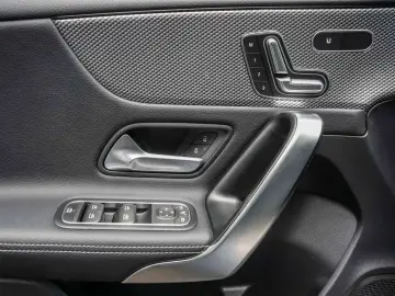 MERCEDES-BENZ A 200 PROGRESSIVE PANORAMA KAMERA BUSINESS