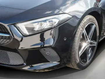 MERCEDES-BENZ A 180 PROGRESSIVE MBUX NIGHT KAMERA APPLE LED