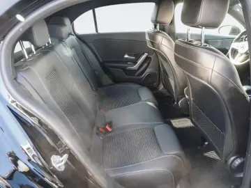 MERCEDES-BENZ A 180 PROGRESSIVE MBUX NIGHT KAMERA APPLE LED