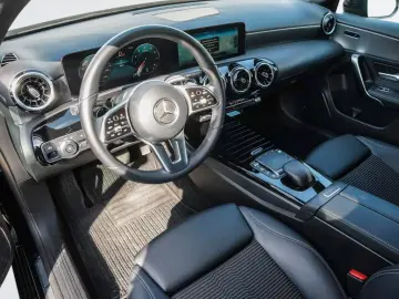 MERCEDES-BENZ A 180 PROGRESSIVE MBUX NIGHT KAMERA APPLE LED