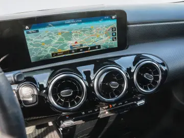 MERCEDES-BENZ A 180 PROGRESSIVE MBUX NIGHT KAMERA APPLE LED