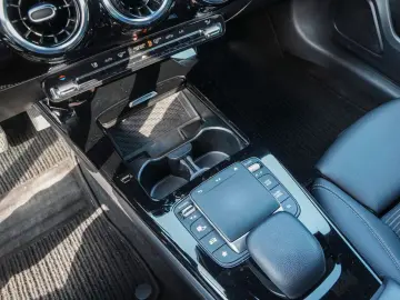 MERCEDES-BENZ A 180 PROGRESSIVE MBUX NIGHT KAMERA APPLE LED