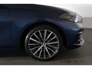 BMW 118 i Sport Line Panoramadach Klimaautomatik Sit