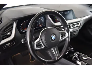 BMW 118 i Sport Line Panoramadach Klimaautomatik Sit