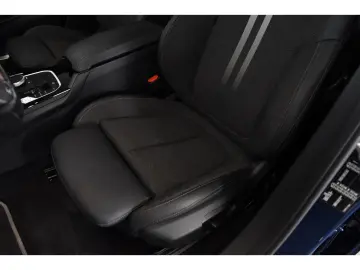 BMW 118 i Sport Line Panoramadach Klimaautomatik Sit