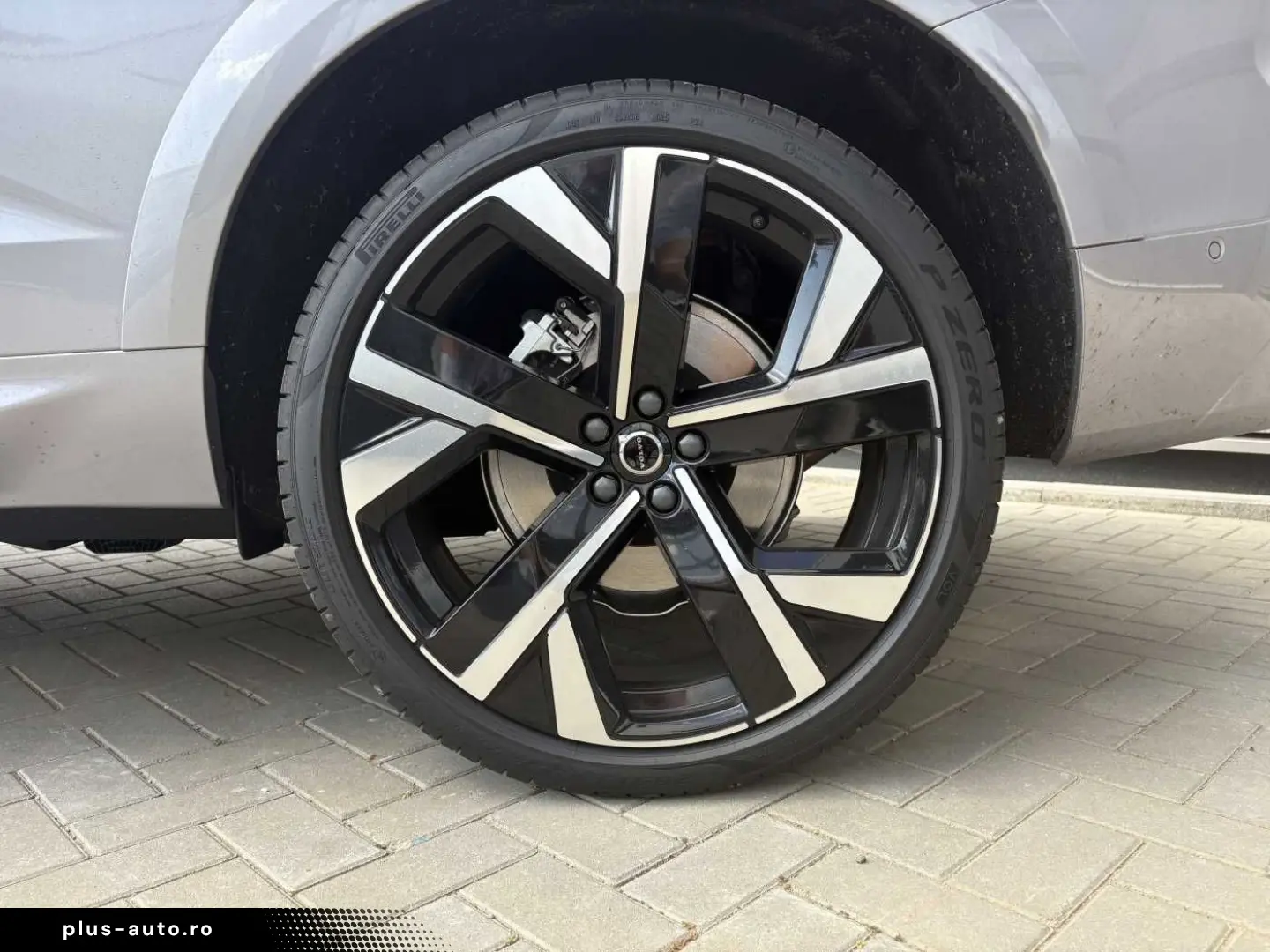 VOLVO XC 60 T8 Ultra Dark 22 Zoll   Luftf.   B&W