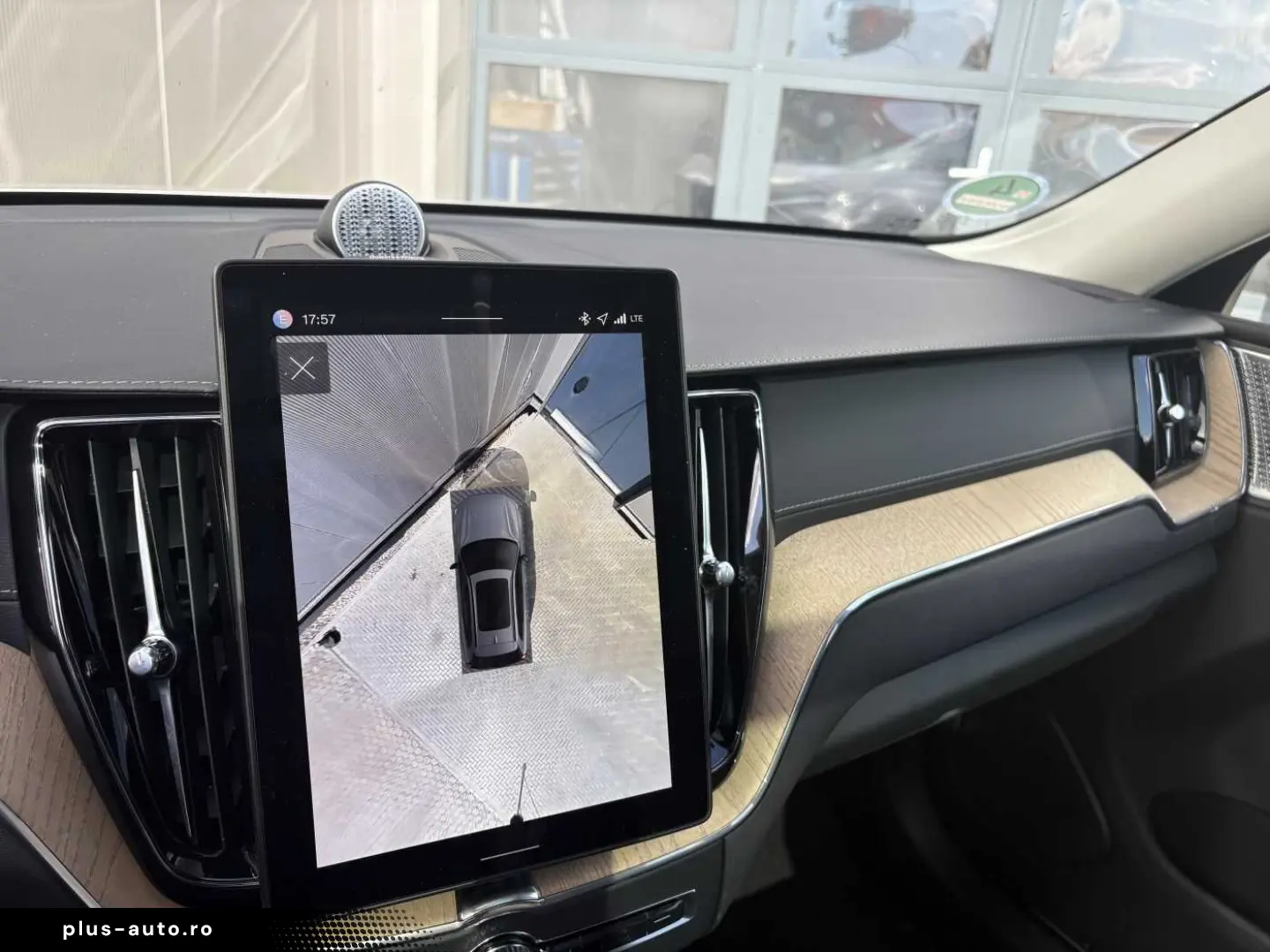 VOLVO XC 60 T8 Ultra Dark 22 Zoll   Luftf.   B&W