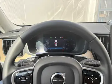 VOLVO XC 60 T8 Ultra Dark 22 Zoll   Luftf.   B&W