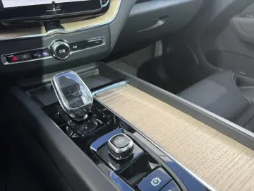 VOLVO XC 60 T8 Ultra Dark 22 Zoll   Luftf.   B&W