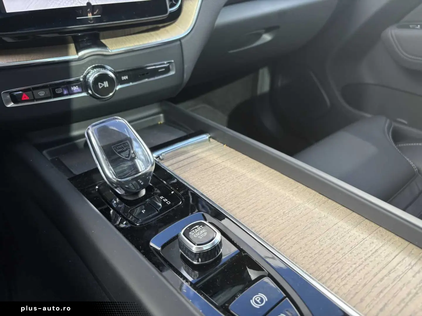 VOLVO XC 60 T8 Ultra Dark 22 Zoll   Luftf.   B&W