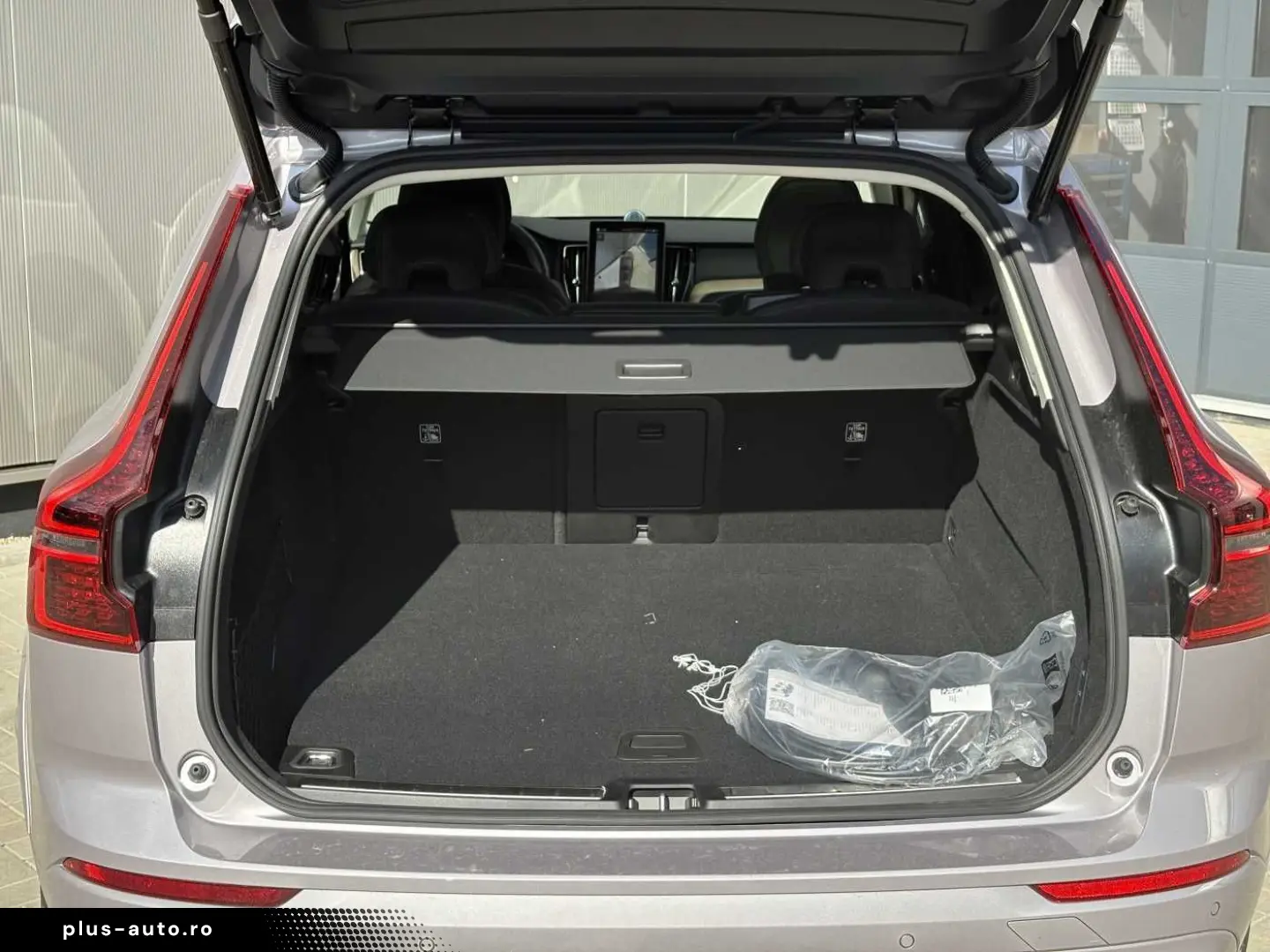 VOLVO XC 60 T8 Ultra Dark 22 Zoll   Luftf.   B&W