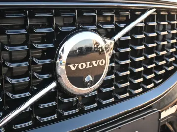 VOLVO XC60 B5 AWD Ultra Dark LUFT 360  ACC AHK