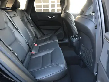 VOLVO XC60 B5 AWD Ultra Dark LUFT 360  ACC AHK