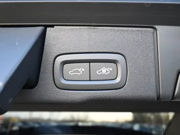 VOLVO XC60 B5 AWD Ultra Dark LUFT 360  ACC AHK