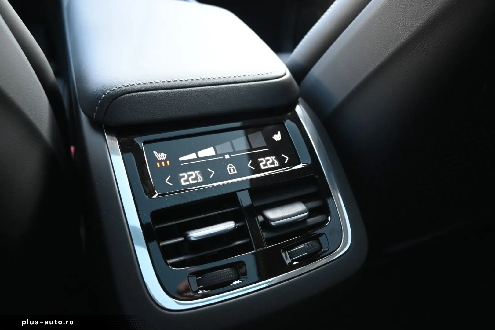 VOLVO XC60 B5 AWD Ultra Dark LUFT 360  ACC AHK