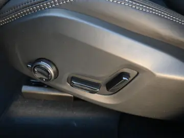 VOLVO XC60 B5 AWD Ultra Dark LUFT 360  ACC AHK